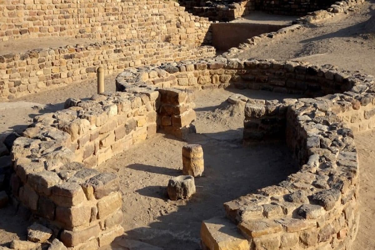 Dholavira-–-Harappan-Civilization-Site.jpg